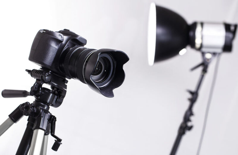 A DSLR and video light used for social media video marketing