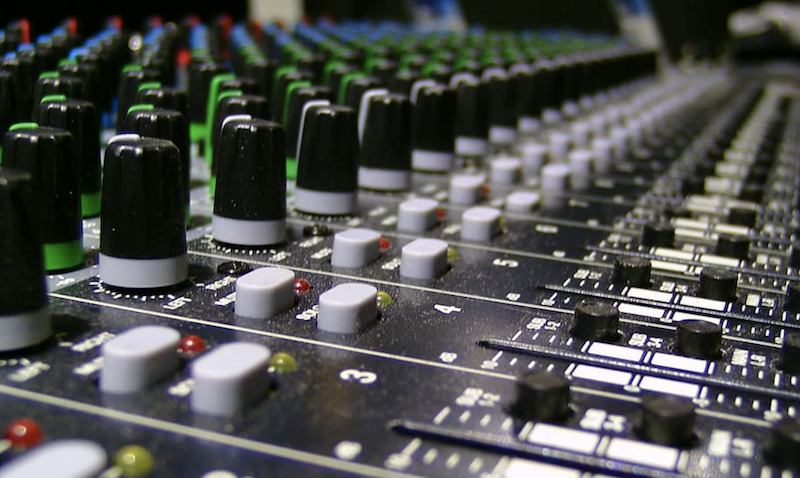 What is Auto Mixing on a Digital Mixer? - Live Sound